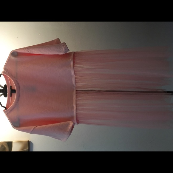 🆕Pink top w/ tule detail🆕🆕🆕🆕🆕🆕 - Picture 3 of 3